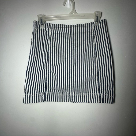 Jolt Striped Blue and White Denim Mini Skirt with back zipper Size 7/28 - Picture 1 of 6